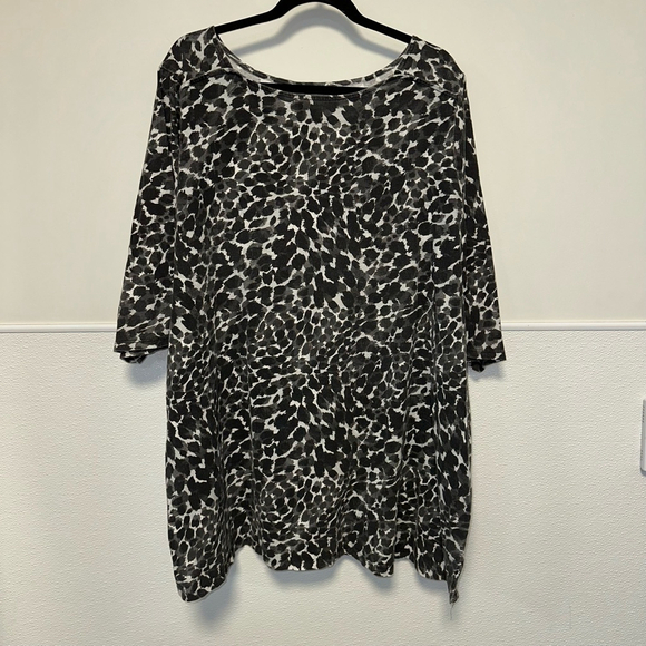 Roman's Women's Plus cheetah Black, Gray & White Short Sleeve Tee Size 3X 30/32 - Picture 1 of 8